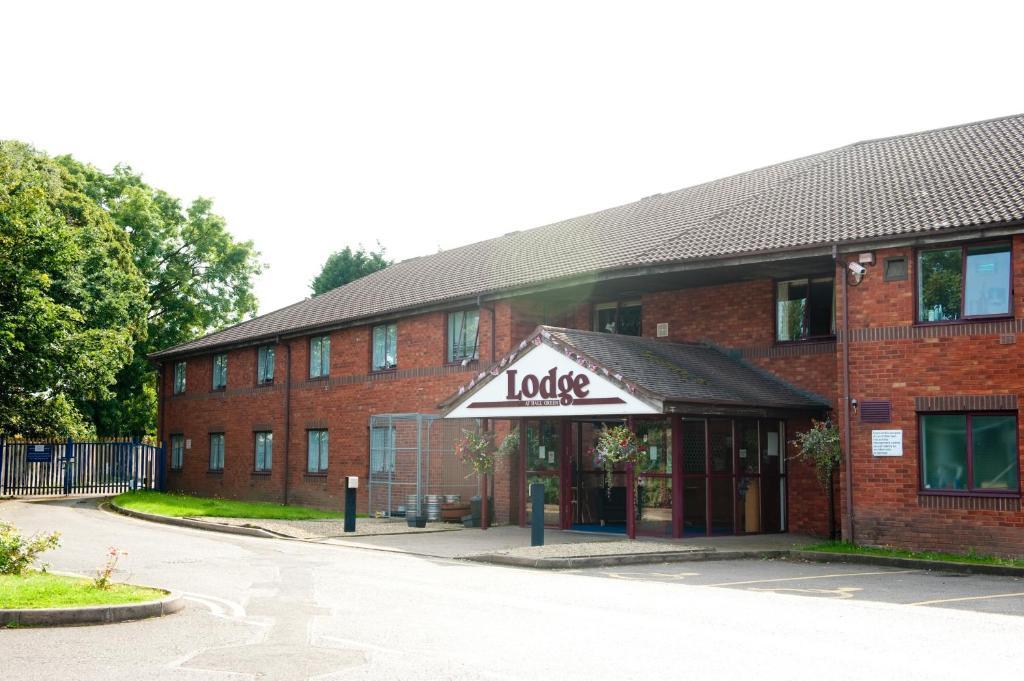The Lodge Hotel Бирмингем Экстерьер фото