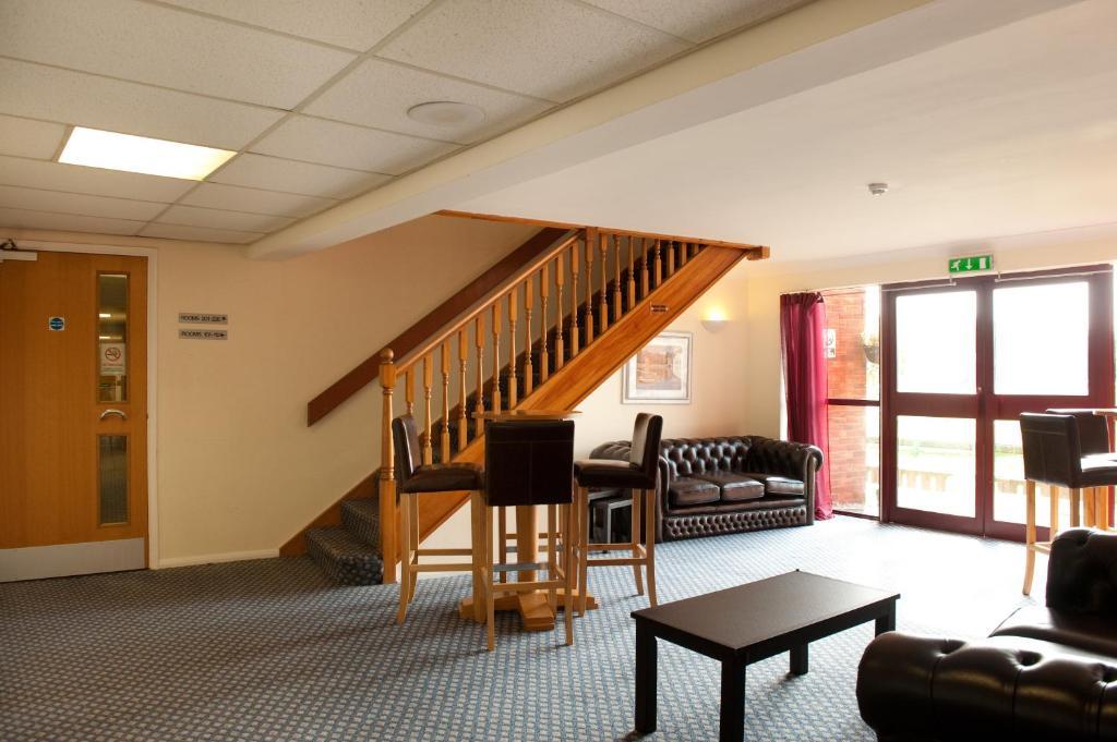 The Lodge Hotel Бирмингем Экстерьер фото