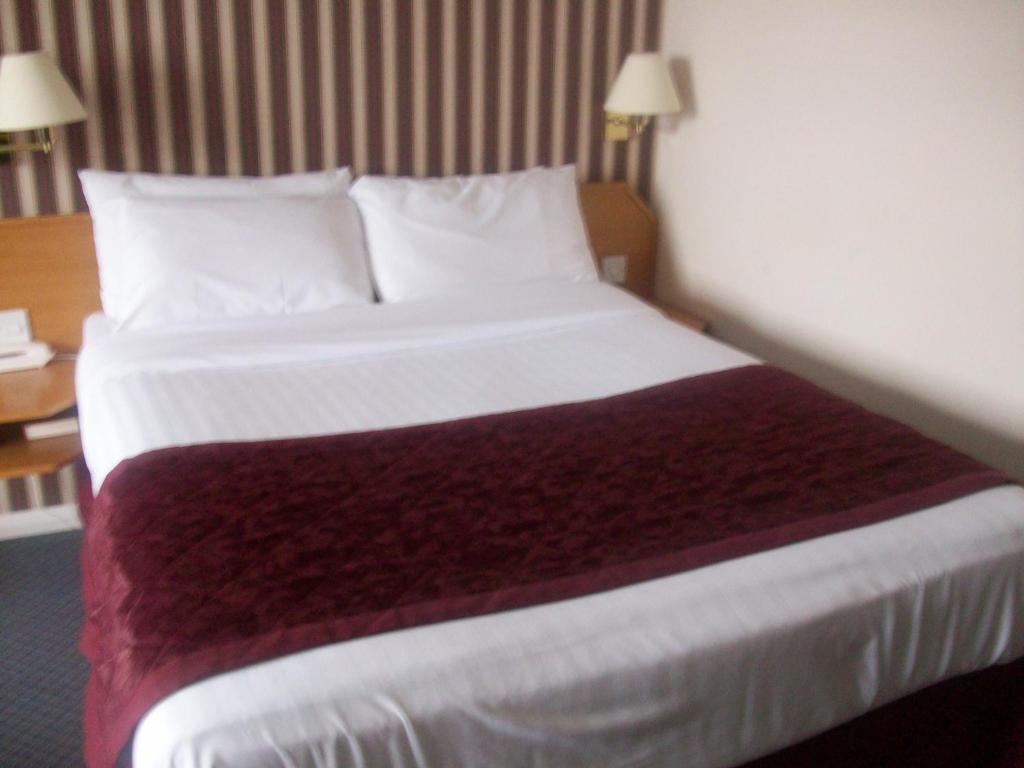 The Lodge Hotel Бирмингем Экстерьер фото